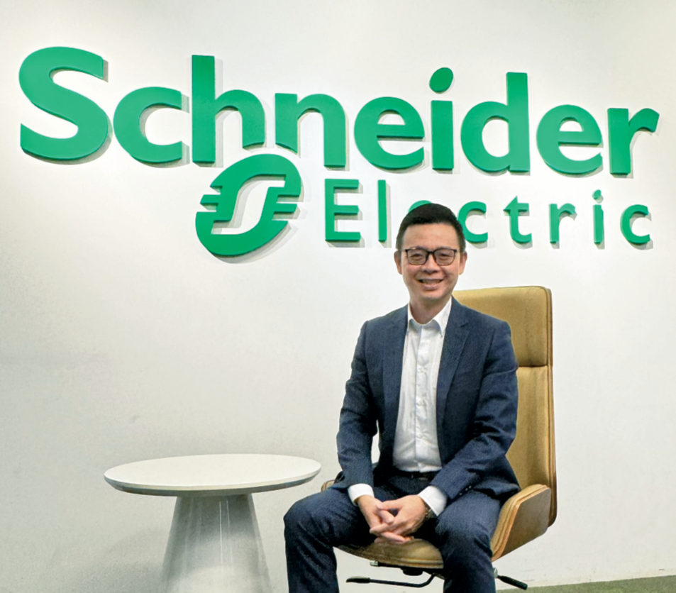 施耐德電機關鍵電力事業部總經理魏仕杰表示，AI機櫃功率密度持續攀升，企業須串聯電力、冷卻、設備與營運資料，透過數位孿生、預測分析及全生命週期管理，提升容量規畫與基礎設施決策能力。