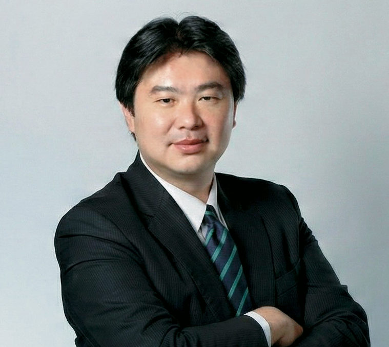 Salesforce台灣總經理徐嘉聲說明,Headless 360透過Agentforce、Slack、Tableau、Customer 360與Data 360串接代理入口,並由AI Trust Layer支撐資料調用、權限控管與治理機制。